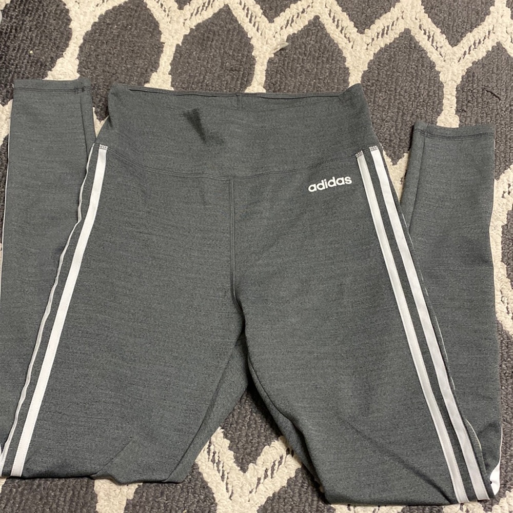 Grey adidas Climalite leggings size medium EUC